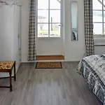 6 Person In Appartement