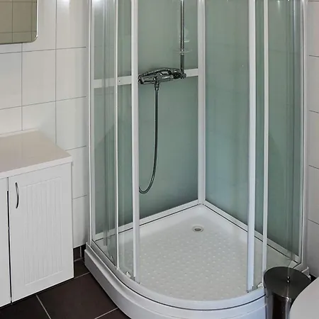 6 Person In Appartement *