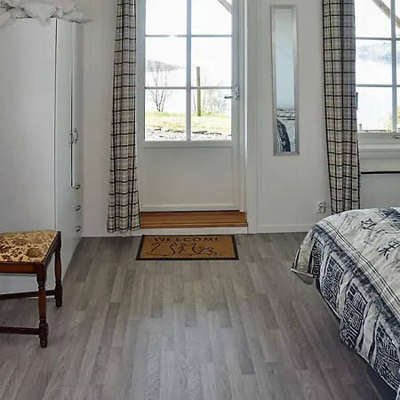 6 Person In Appartement
